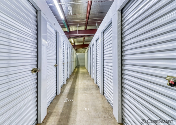 Storage Units at CubeSmart Self Storage - Port St. Lucie - 2140 SW Gatlin Blvd - 2140 Southwest Gatlin Boulevard