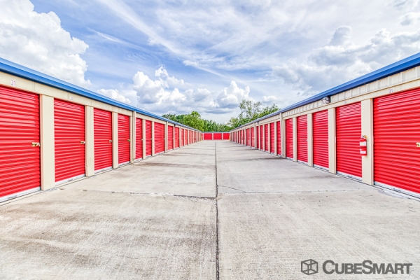 Facility photo: //images.sparefoot.com/medium/209442686f6d1a1ff8a.jpg