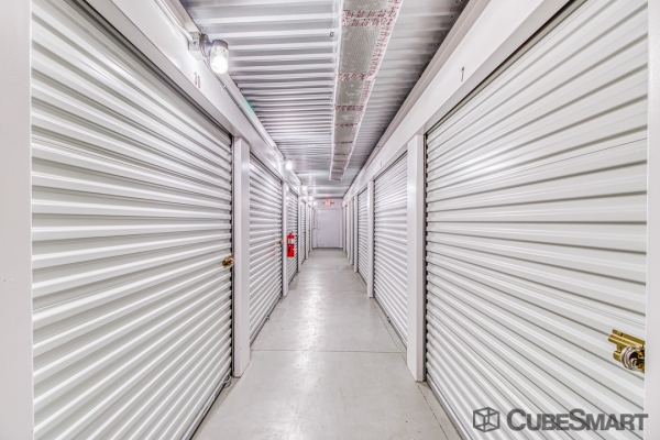 Facility photo: //images.sparefoot.com/medium/209442691445be45fad.jpg