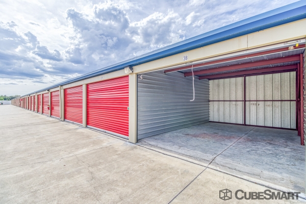 Facility photo: //images.sparefoot.com/medium/209442693d23d21d3cb.jpg