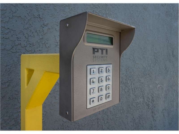 Facility photo: //images.sparefoot.com/medium/209561699432daa578c.jpg