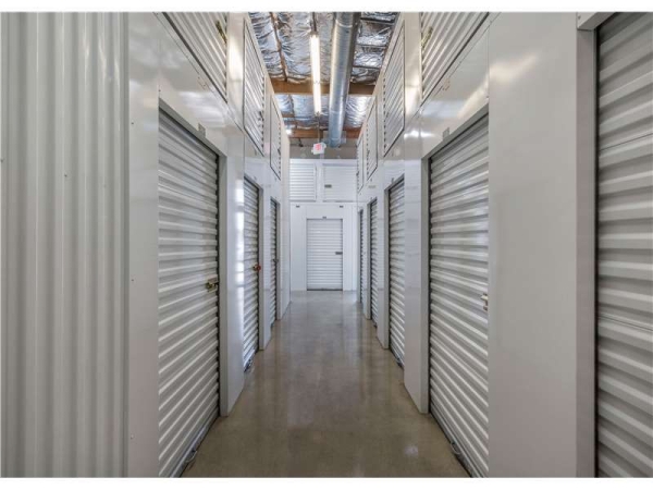 Facility photo: //images.sparefoot.com/medium/209561699432dceeb4b.jpg