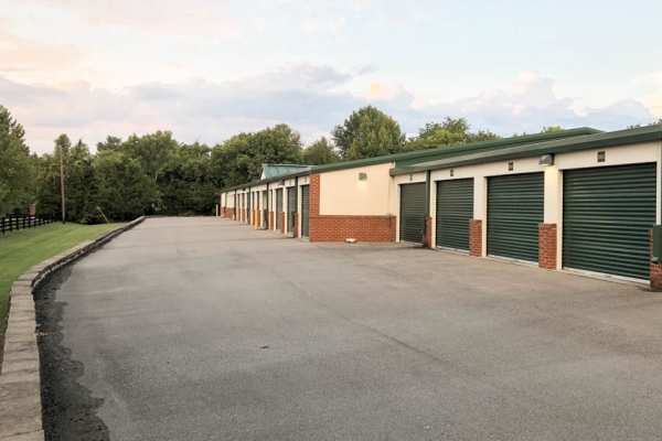 Facility photo: //images.sparefoot.com/medium/2096455e18d8eeef8db.jpg