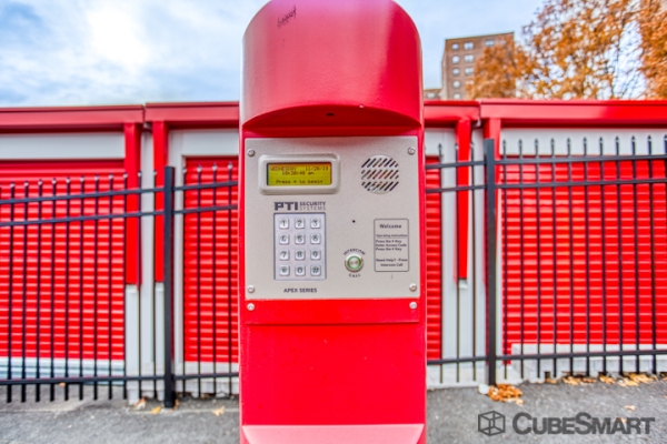Facility photo: //images.sparefoot.com/medium/20976269f5b55b62f85.jpg