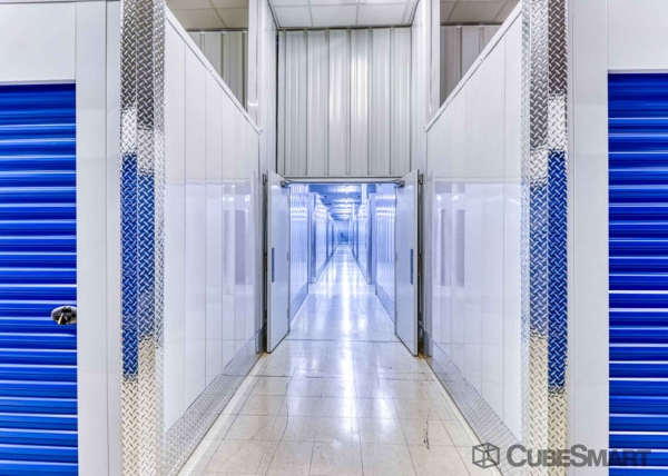 Facility photo: //images.sparefoot.com/medium/2097786894800eb5767.jpg