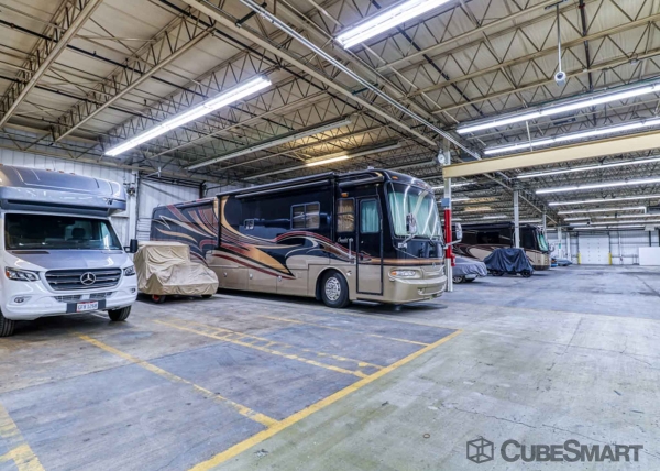 Facility photo: //images.sparefoot.com/medium/209779688c78d05e7c1.jpg