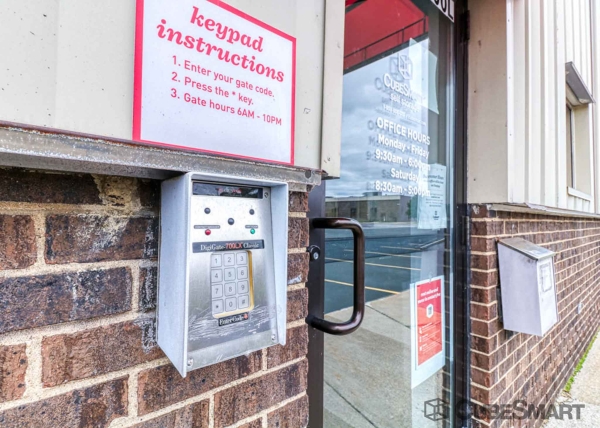 Facility photo: //images.sparefoot.com/medium/20977968e782ba71556.jpg