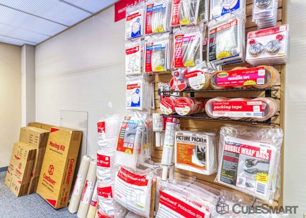 Facility photo: //images.sparefoot.com/medium/20977969773e07c6b76.jpg