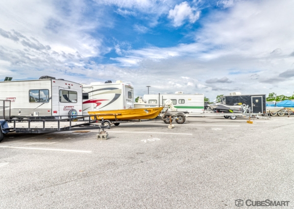 Facility photo: //images.sparefoot.com/medium/2097806881fc1910ca4.jpg