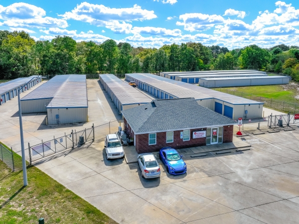 Facility photo: //images.sparefoot.com/medium/20983369d4030d8a54a.jpg