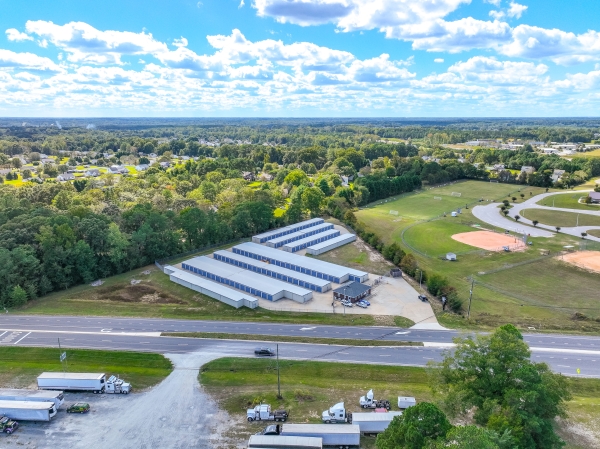 Facility photo: //images.sparefoot.com/medium/20983369d403197a784.jpg