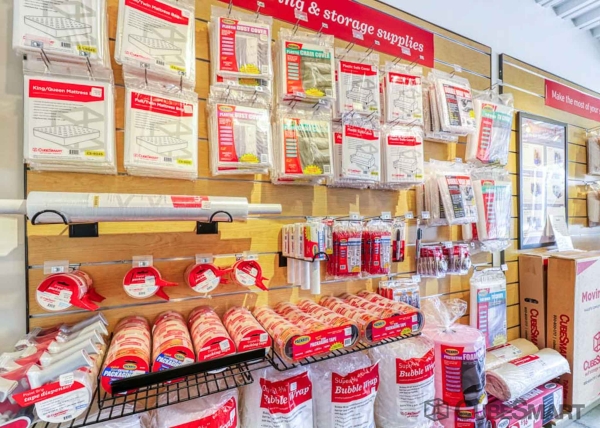 Facility photo: //images.sparefoot.com/medium/209836693d38490e5f3.jpg