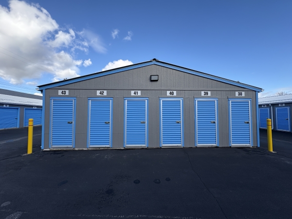 Facility photo: //images.sparefoot.com/medium/2098706915306f0992c.jpg