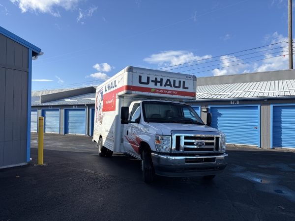 Facility photo: //images.sparefoot.com/medium/209870691530b640ec1.jpg