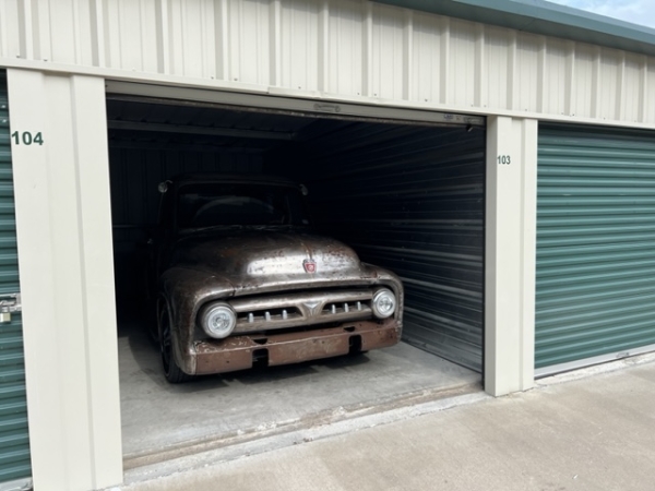 Facility photo: //images.sparefoot.com/medium/20988569399d450a0fb.jpg