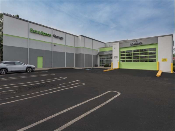 Facility photo: //images.sparefoot.com/medium/2098906994328f71375.jpg