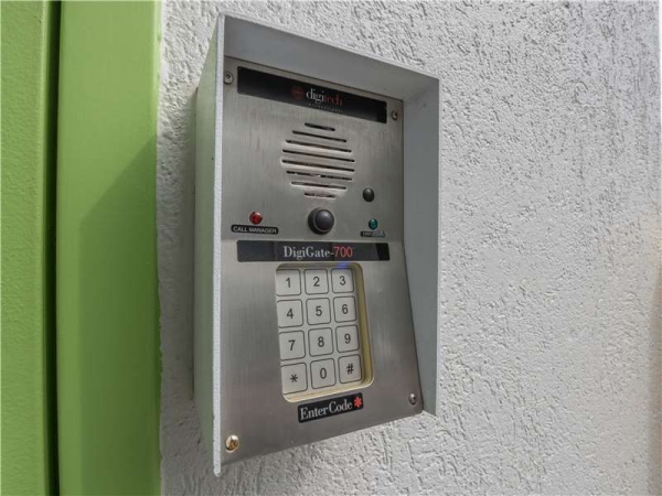 Facility photo: //images.sparefoot.com/medium/209890699432903b092.jpg