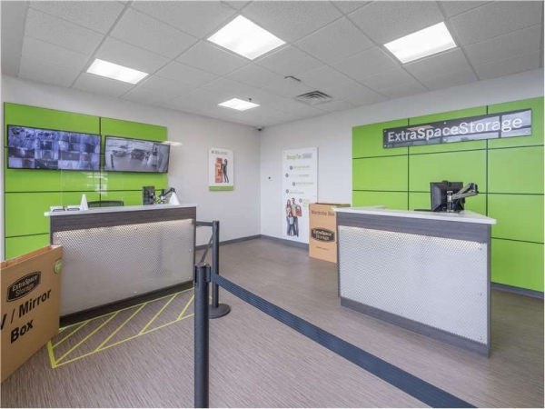 Facility photo: //images.sparefoot.com/medium/2098906994329127129.jpg