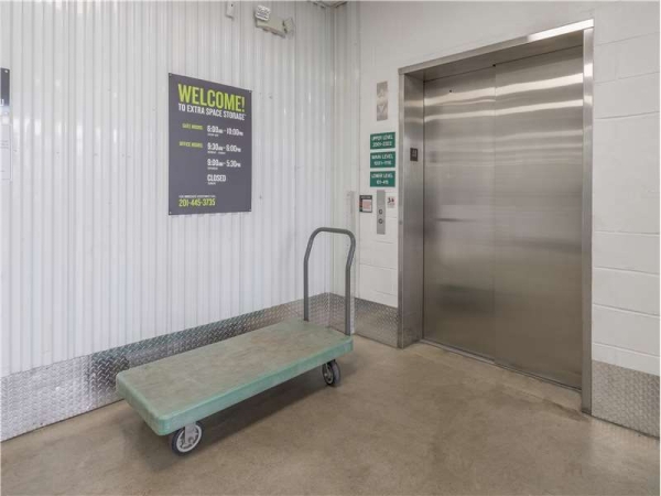 Facility photo: //images.sparefoot.com/medium/209890699432921953f.jpg