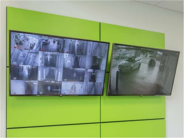 Facility photo: //images.sparefoot.com/medium/20989069943294478a6.jpg