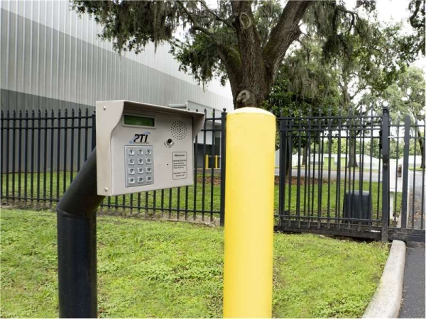 Facility photo: //images.sparefoot.com/medium/2098916994330c72b52.jpg