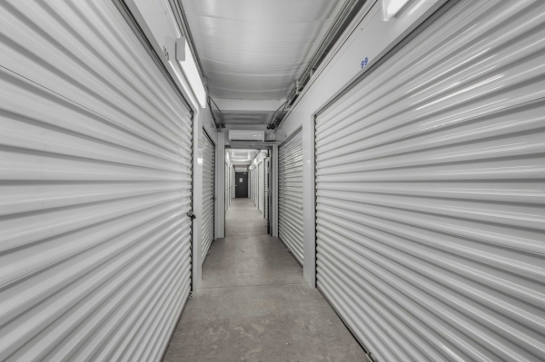 Facility photo: //images.sparefoot.com/medium/20997968f26a81155bf.jpg