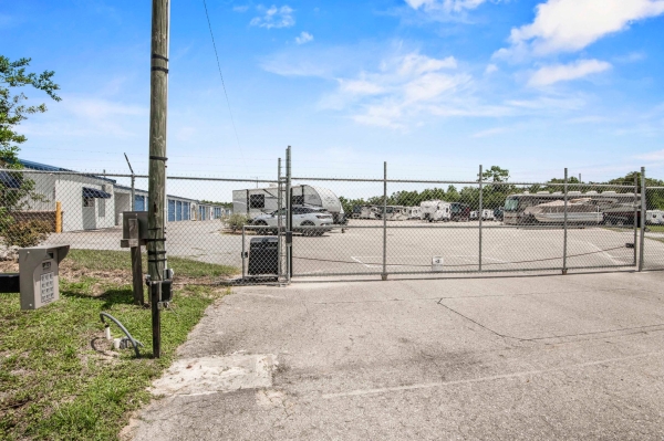 Facility photo: //images.sparefoot.com/medium/20997968f26a900842e.jpg