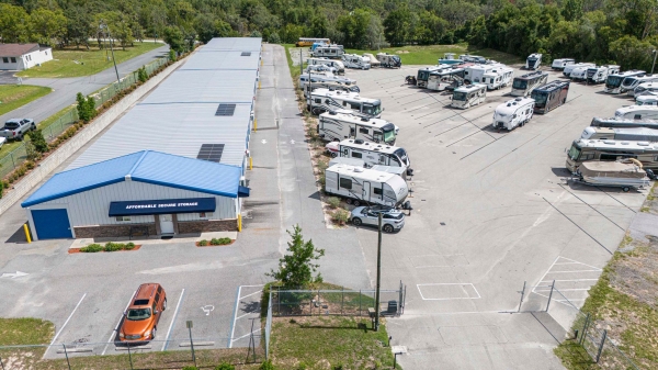 Facility photo: //images.sparefoot.com/medium/20997968f26aae37048.jpg