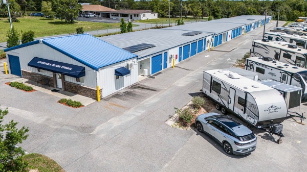 Facility photo: //images.sparefoot.com/medium/20997968f26abca5f8e.jpg