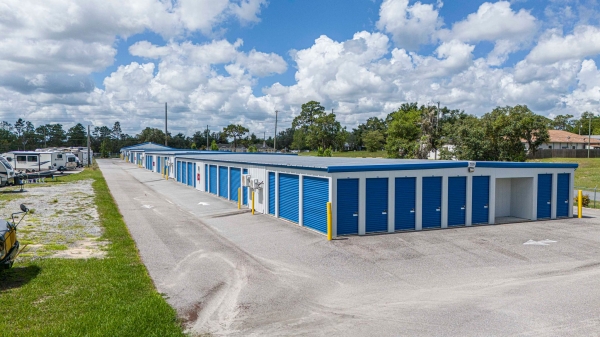 Facility photo: //images.sparefoot.com/medium/20997968f26aca75c37.jpg