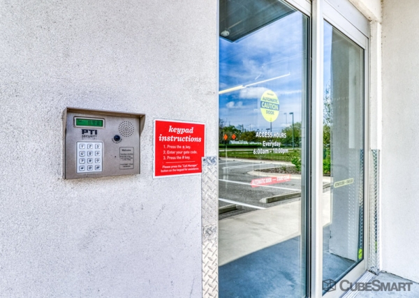 Facility photo: //images.sparefoot.com/medium/209993691ed43707809.jpg