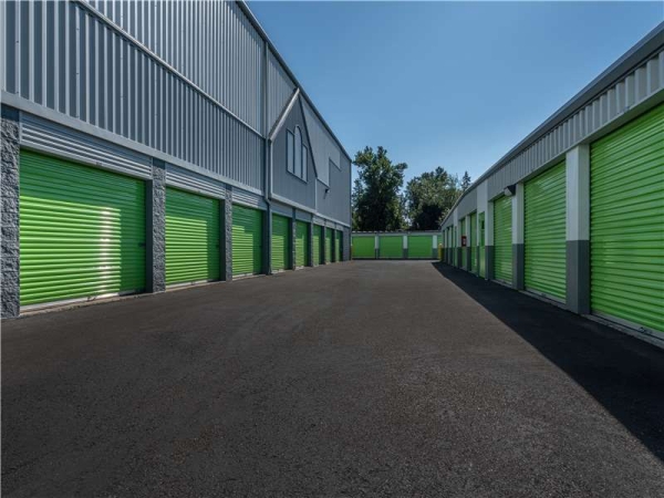 Facility photo: //images.sparefoot.com/medium/210118699433c7bc4fb.jpg