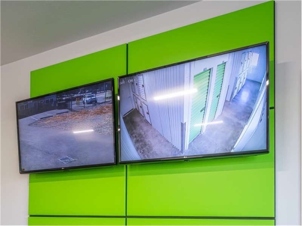 Facility photo: //images.sparefoot.com/medium/210118699433ca682e4.jpg