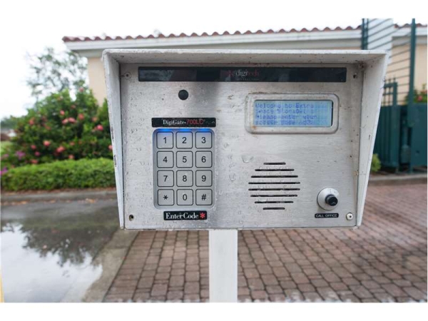 Storage Units at Extra Space Storage - 1638 - Naples - Goodlette Road - 10550 Goodlette-frank Road