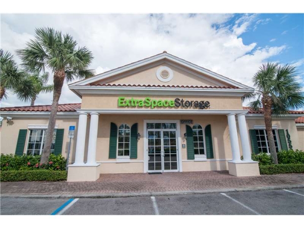 Storage Units at Extra Space Storage - 1638 - Naples - Goodlette Road - 10550 Goodlette-frank Road