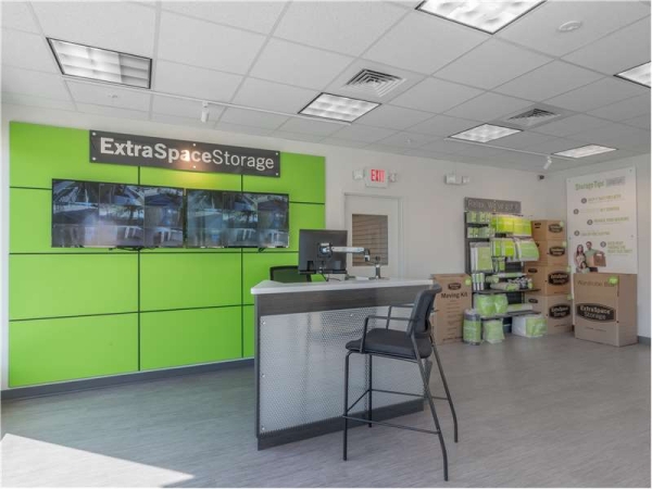 Storage Units at Extra Space Storage - 8775 - St Petersburg - 4th Street - 7220 4th Street North