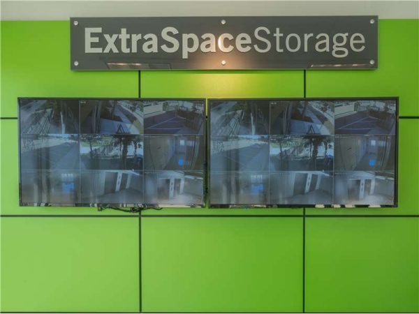 Storage Units at Extra Space Storage - 8775 - St Petersburg - 4th Street - 7220 4th Street North