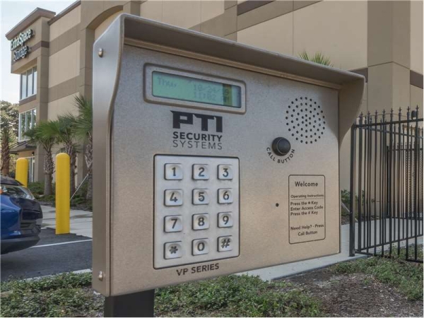 Storage Units at Extra Space Storage - 8775 - St Petersburg - 4th Street - 7220 4th Street North