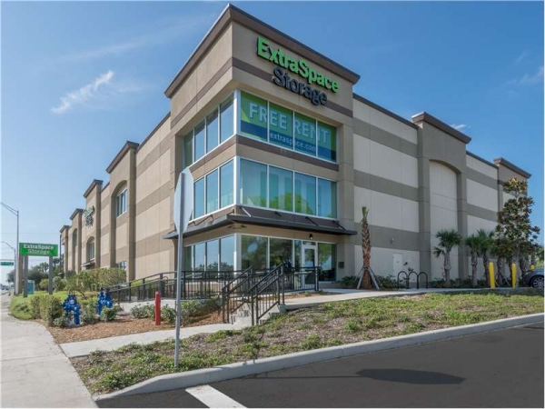 Storage Units at Extra Space Storage - 8775 - St Petersburg - 4th Street - 7220 4th Street North