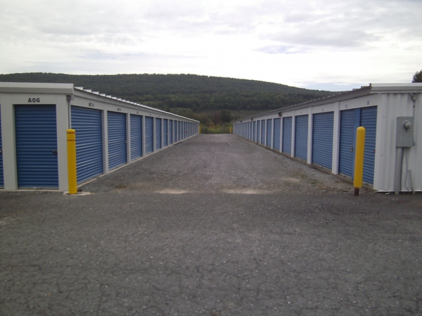 Facility photo: //images.sparefoot.com/medium/2103255bfdaa1b38f76.jpg