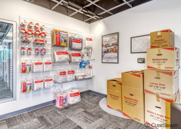 Facility photo: //images.sparefoot.com/medium/210398693960fbec1f0.jpg