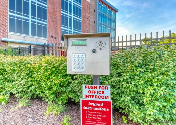 Facility photo: //images.sparefoot.com/medium/210398695f909f850e4.jpg