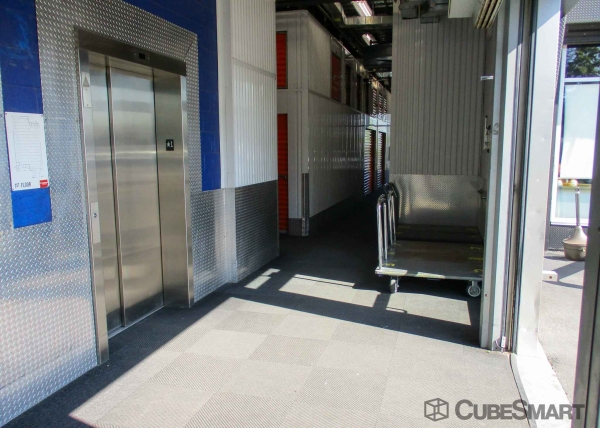 Facility photo: //images.sparefoot.com/medium/210418686f7f85880e2.jpg