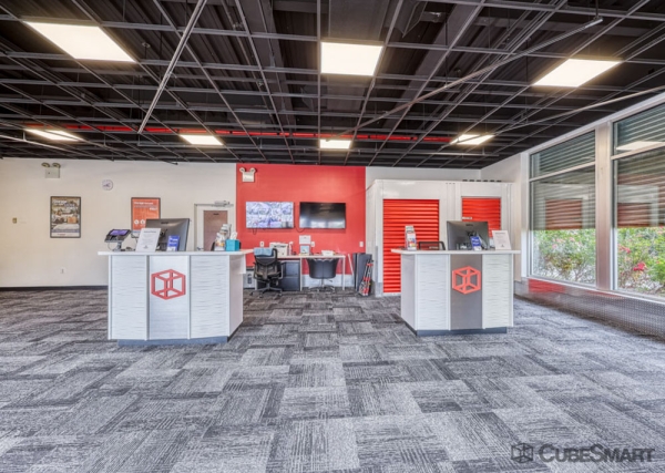 Facility photo: //images.sparefoot.com/medium/2104186a51f682914ae.jpg