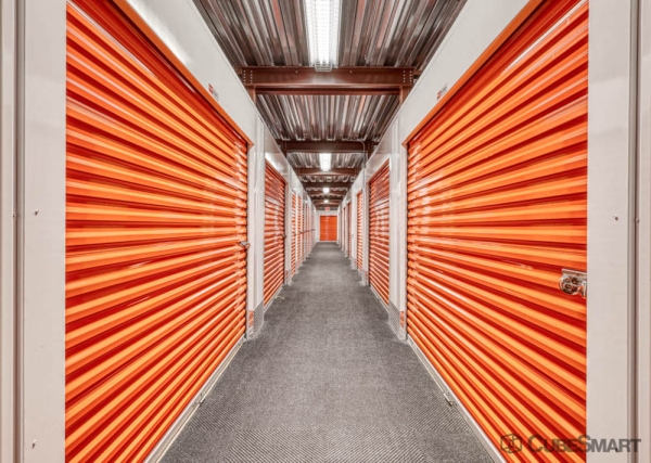 Facility photo: //images.sparefoot.com/medium/2104186a51f683bbc67.jpg