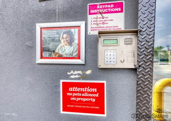 Facility photo: //images.sparefoot.com/medium/2104186a51f68742d44.jpg