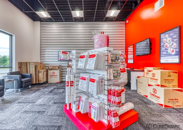 Facility photo: //images.sparefoot.com/medium/210504688b44a7963df.jpg
