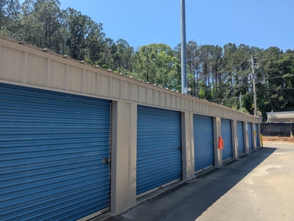 Facility photo: //images.sparefoot.com/medium/210509686d9d9c7ff26.jpg
