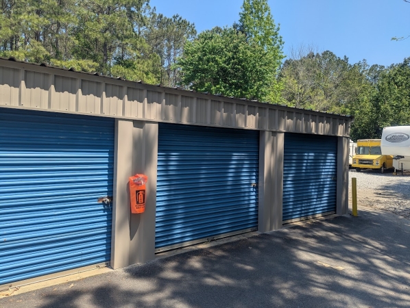 Facility photo: //images.sparefoot.com/medium/210509688157cd44cd4.jpg