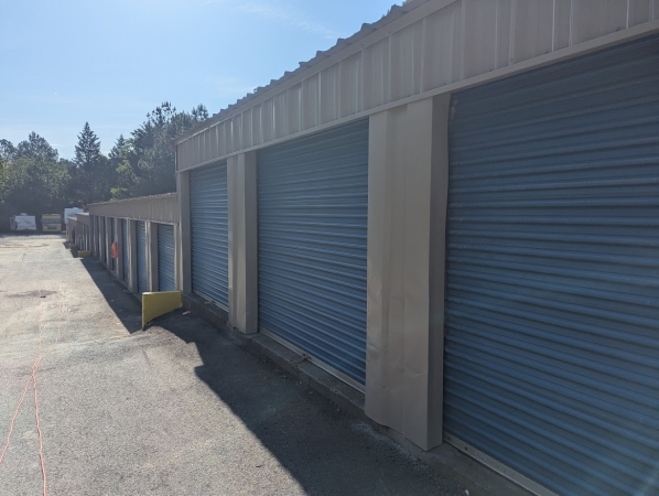 Facility photo: //images.sparefoot.com/medium/210509688aa2c20129f.jpg